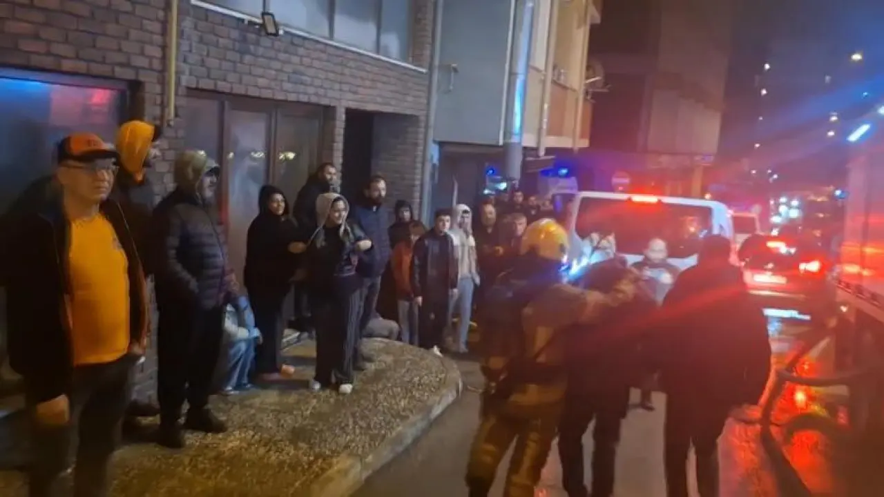 Bursada 7 katlı otelde yangın paniği: 8 kişi dumandan etkilendi