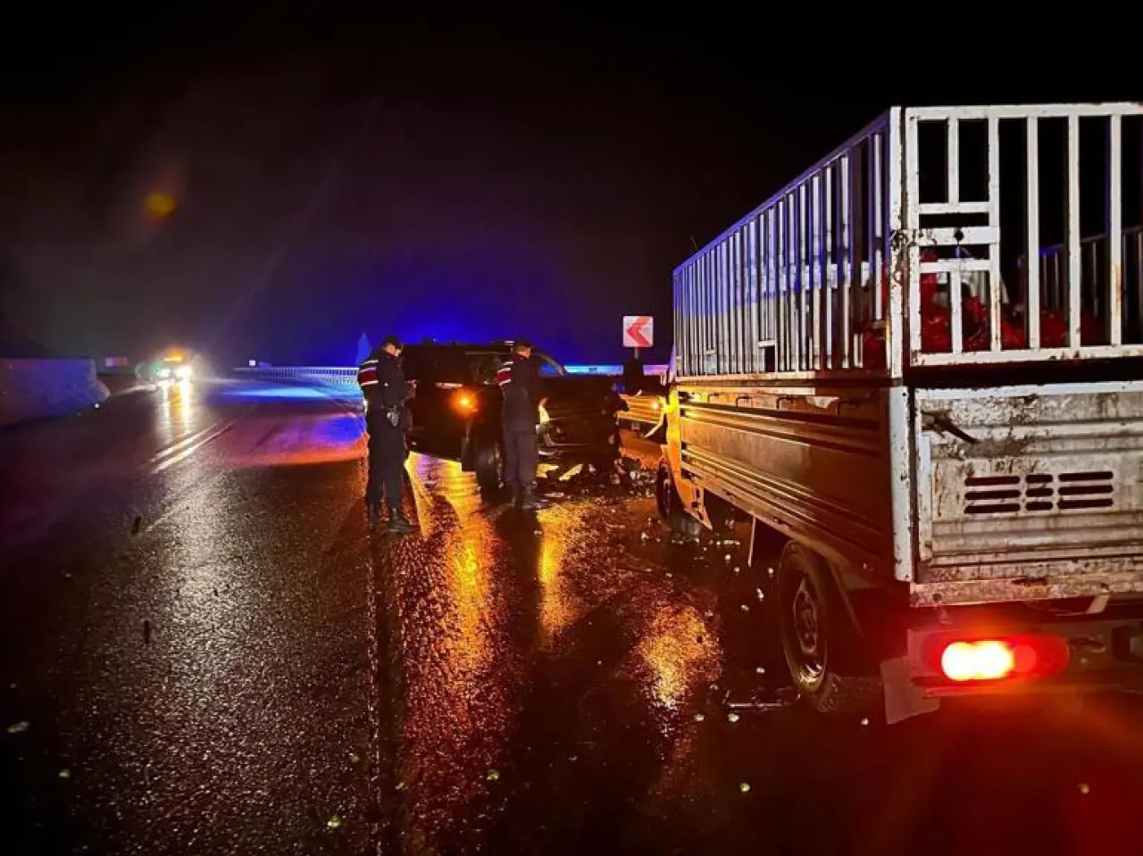 Bursada iki kamyonet kafa kafaya çarpıştı: 1 yaralı