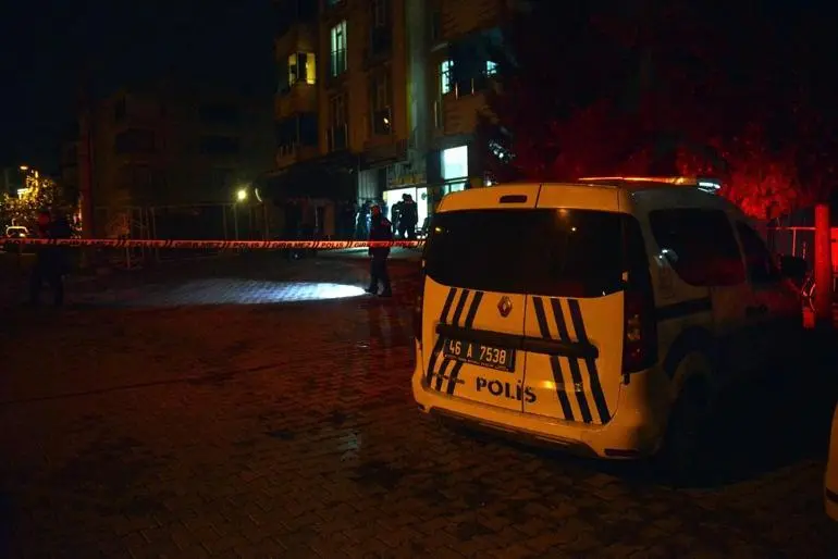 Kahramanmaraşta tartıştığı iki arkadaşını bıçakla yaraladı