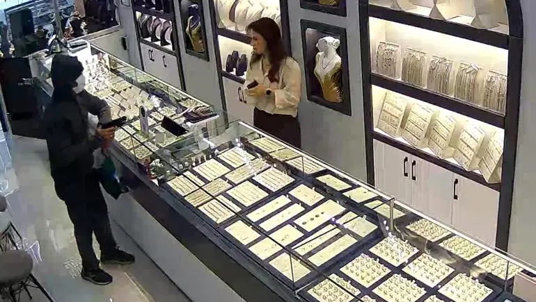 Oyuncak tabancayla kuyumcuyu soymak isteyen şüpheli yakalandı