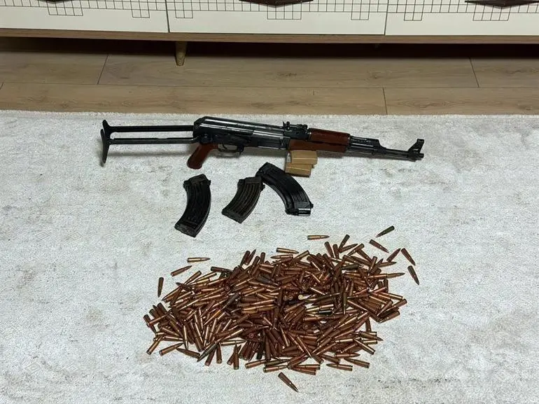 Adana merkezli 7 ilde kurgu trafik kazalarıyla sigorta şirketlerini dolandıran 80 şüpheli adliyede