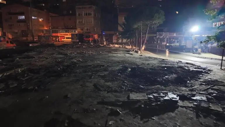 Ayazağada enkaz kaldırma çalışmaları sürüyor