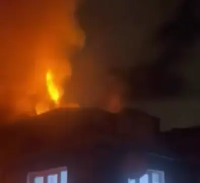 Fatih’te 2 katlı bina alev alev yandı: 1 ölü
