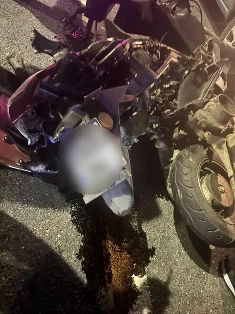 Eyüpsultanda motosiklet sürücüsü kazada öldü; bir şoför sıkıştırıp düşürdü, başka bir araç ezdi