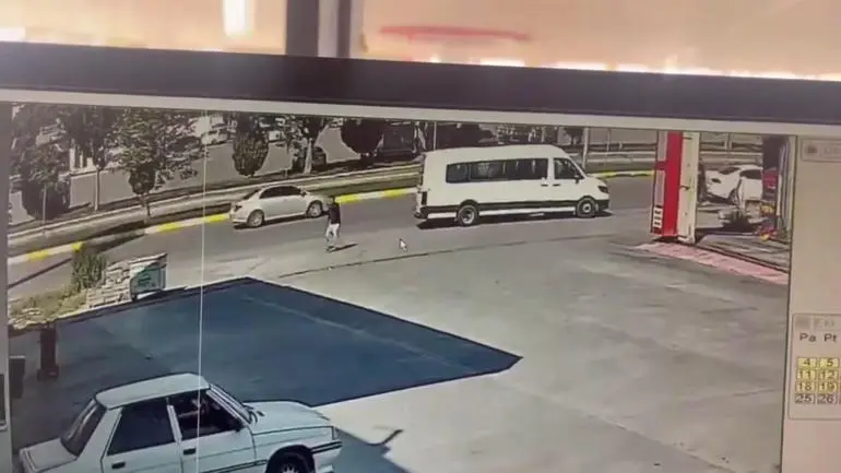 Bıçaklayıp darbettiği kişinin yakınları tarafından sopayla dövüldü