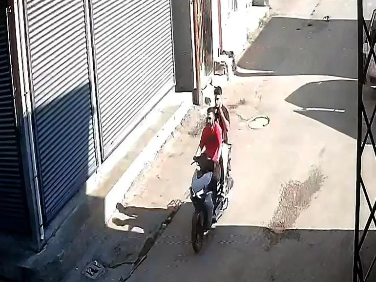 Çantasını gasbeden şüphelinin peşinden koştu