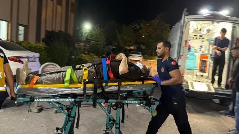 Adıyamanda iki hafif ticari araç çarpıştı; 8 yaralı