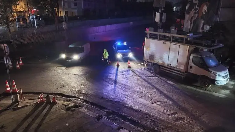 Ayazağada enkaz kaldırma çalışmaları sürüyor