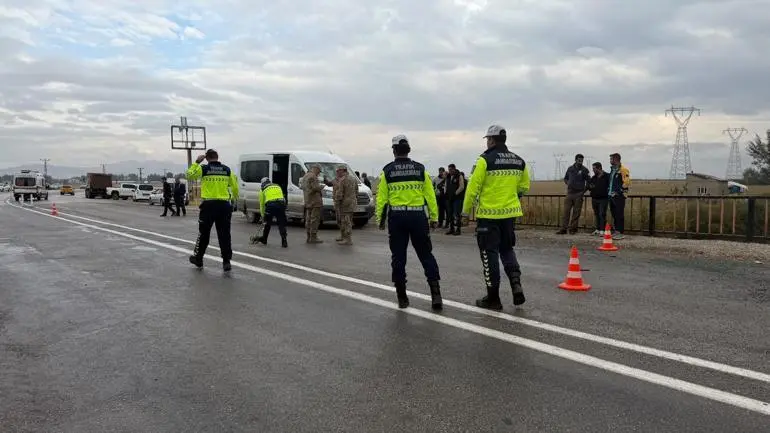 Öğrenci servisi devrildi; 12 yaralı