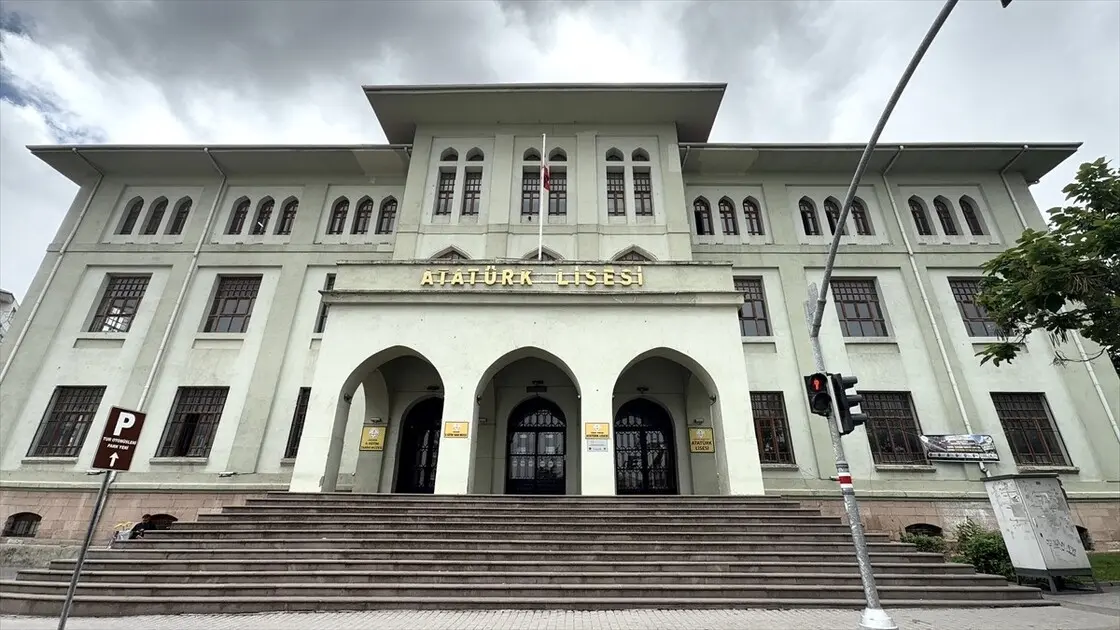 Eskişehir'in 116 yıllık eğitim çınarı geleceğin öğrencilerini yetiştiriyor
