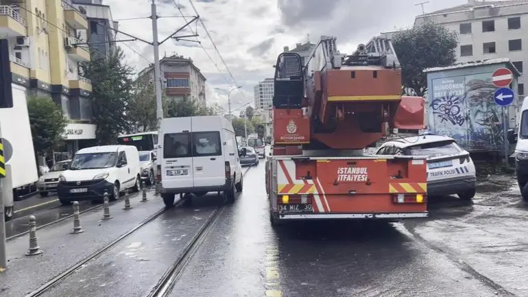 Güngörende tramvayın minibüse çarptığı kaza kamerada