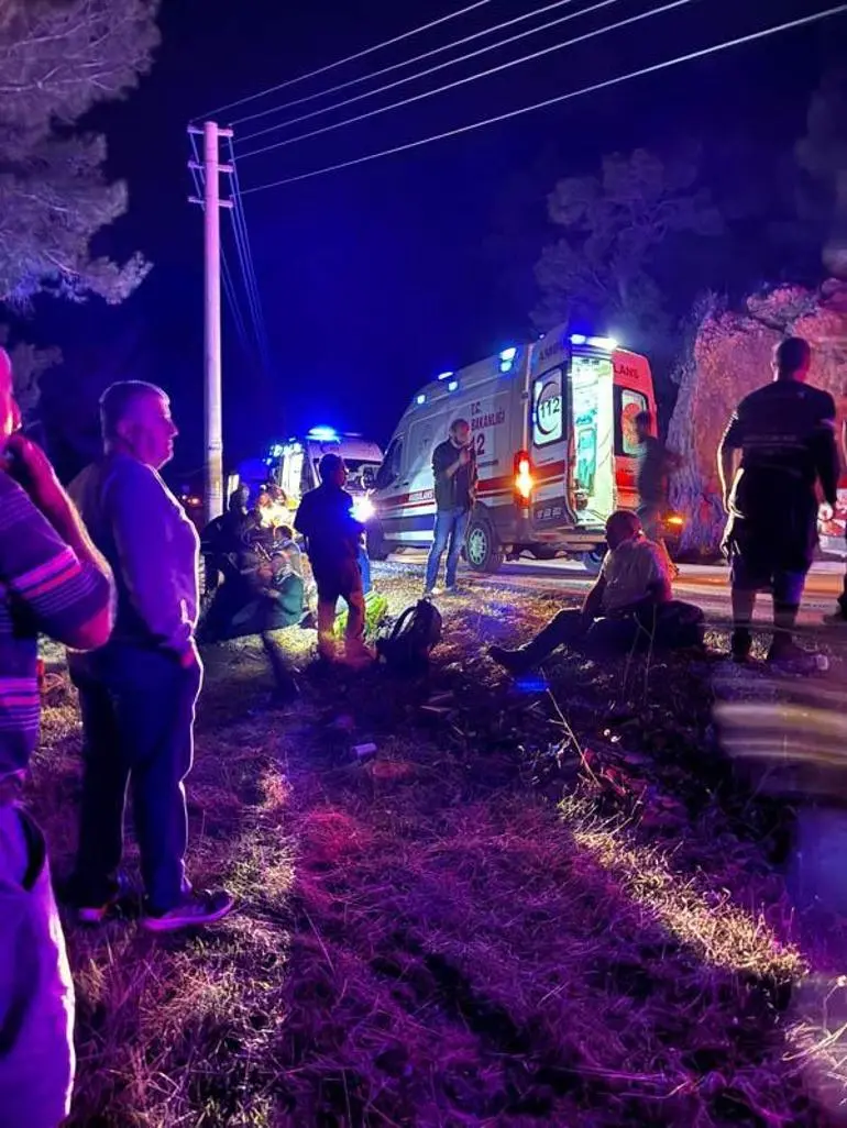 Minibüs şarampole devrildi: 15 yaralı