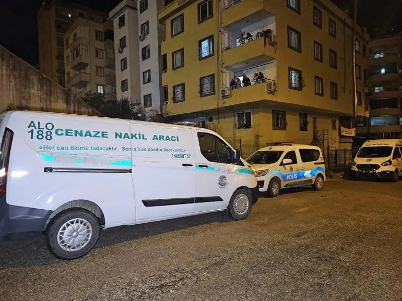 Lastiği patlayan otomobil, şarampole yuvarlandı; 1 ölü, 1 yaralı