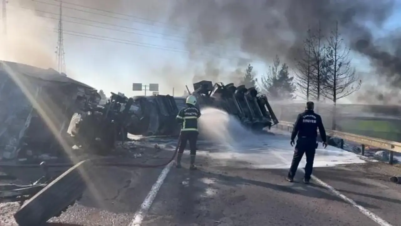 Şanlıurfada devrilen yakıt yüklü TIR yandı; 1 yaralı