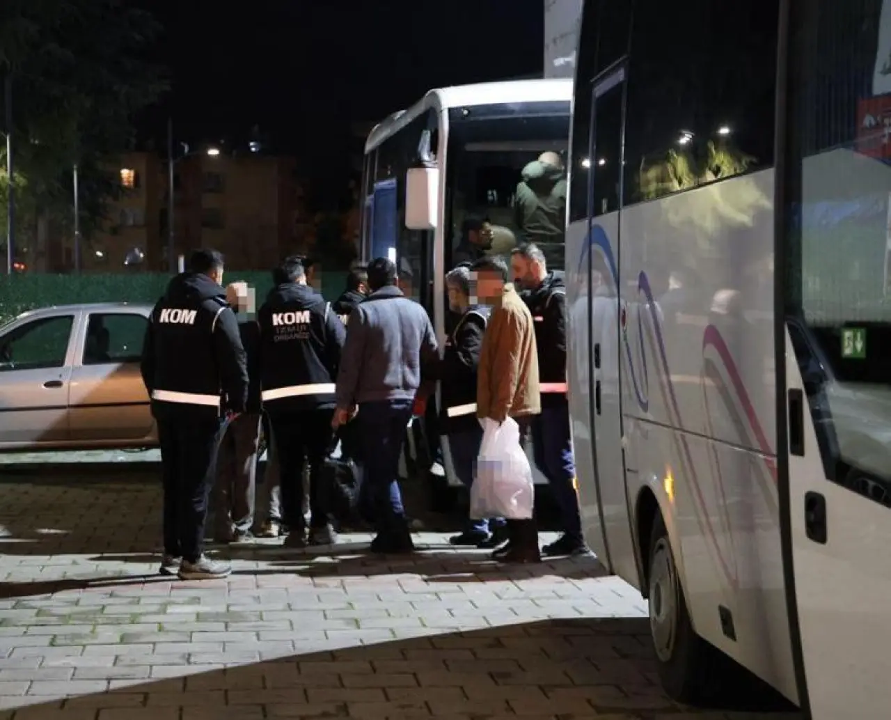 İzmirin Buca Belediyesine operasyon: 26 şüpheli adliyede