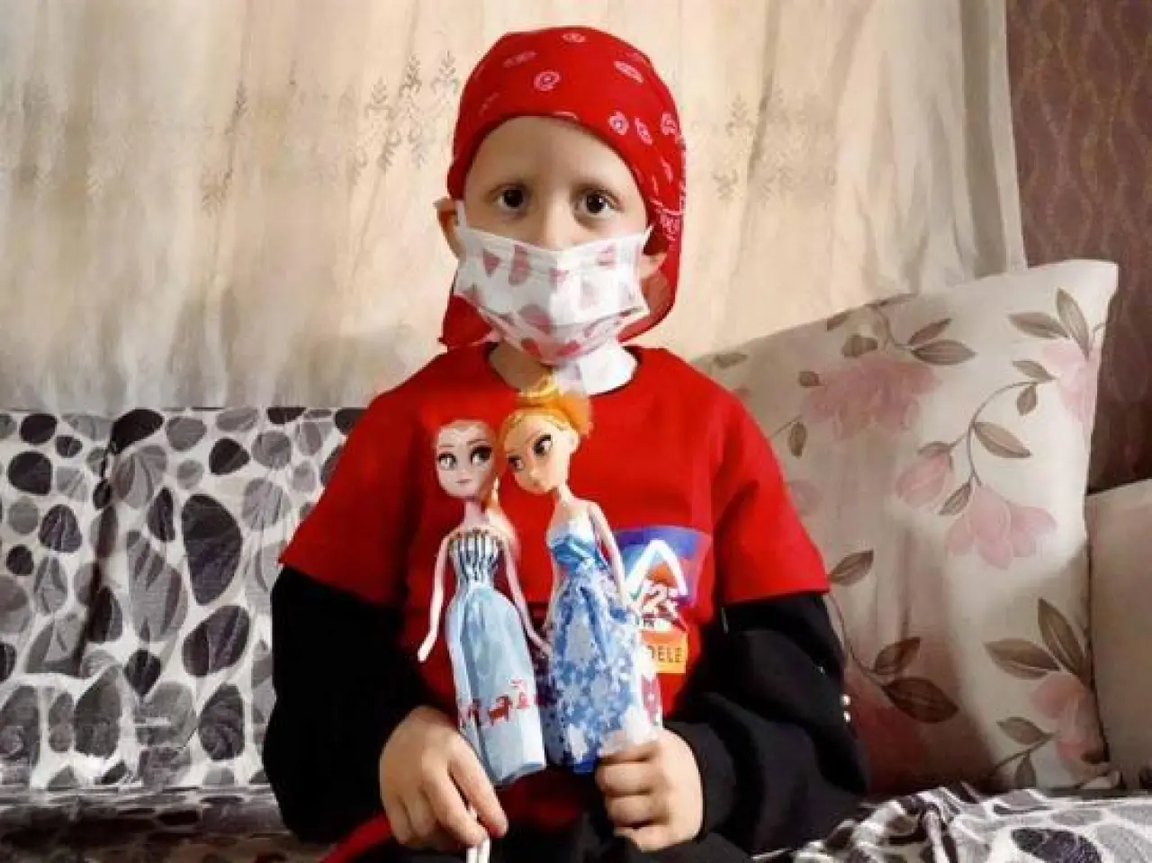 Depremde evleri yıkılan aile, lösemiyle sarsıldı