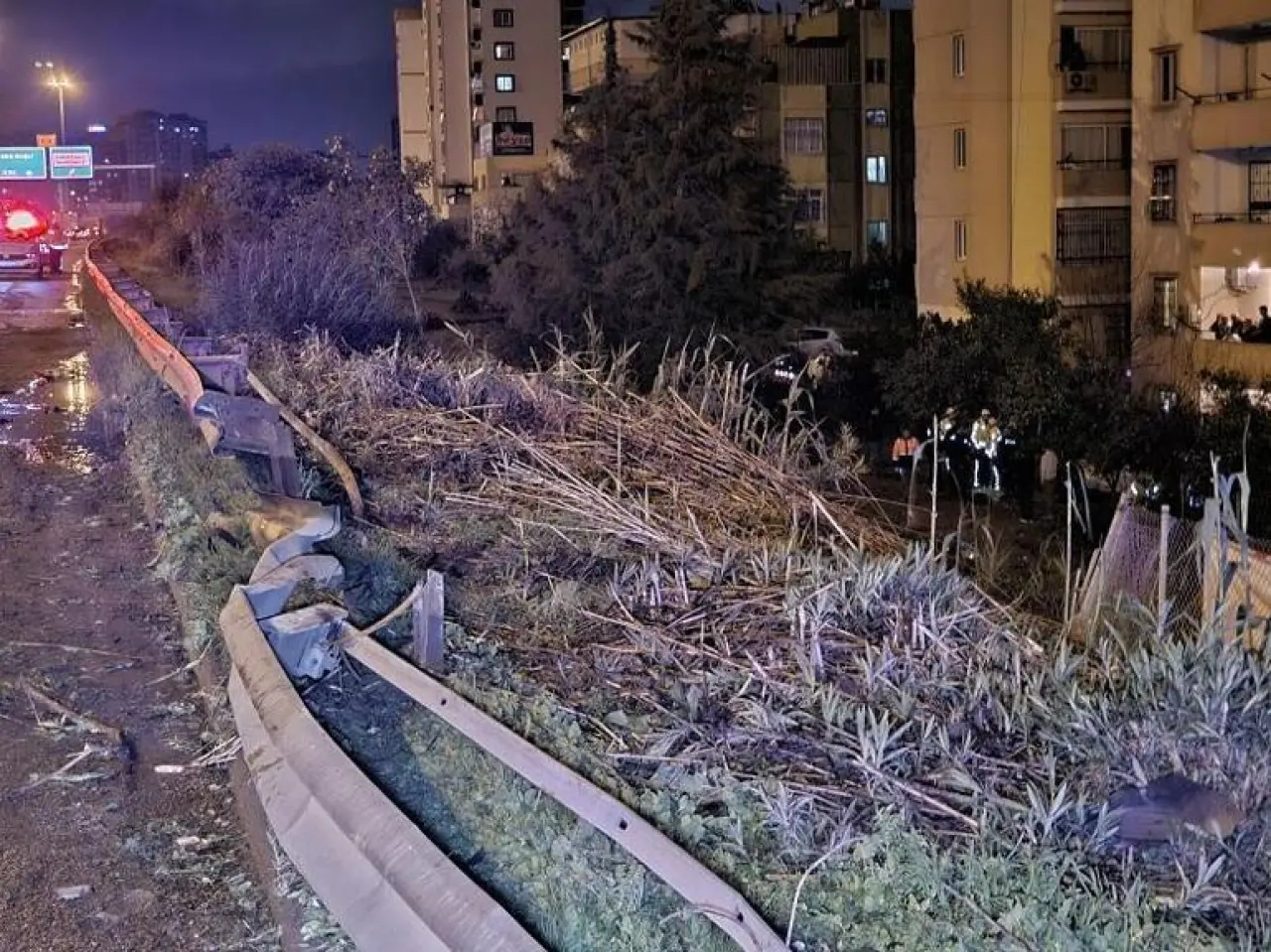 Lastiği patlayan otomobil, şarampole yuvarlandı; 1 ölü, 1 yaralı