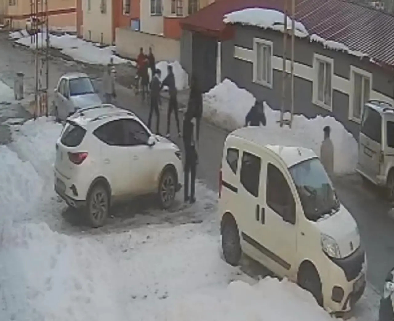 Kars’ta iftara dakikalar kala sokak kavgası: 2 yaralı
