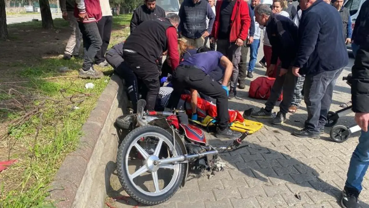 Aydında iki motosikletin karıştığı kaza kamerada; 1i ağır, 3 yaralı