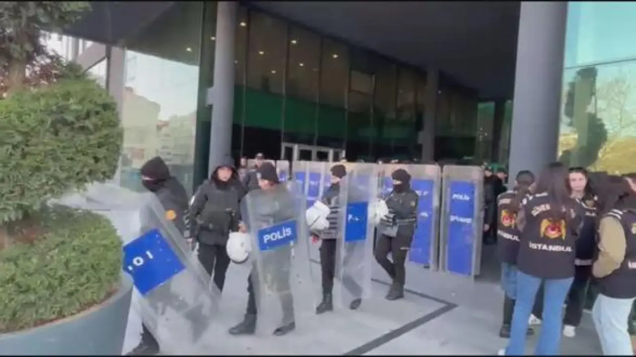 Üsküdar Belediyesine operasyon: 20 gözaltı