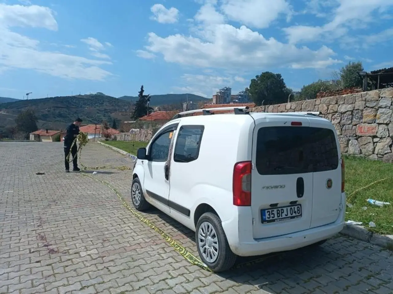 Yanındaki kadını öldürüp, intihar girişiminde bulundu