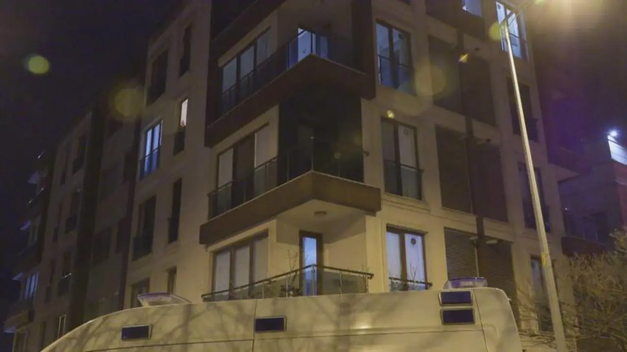 Çekmeköyde annesi ve ağabeyini silahla öldürüp, diğer ağabeyini yaralayan şüpheli yakalandı