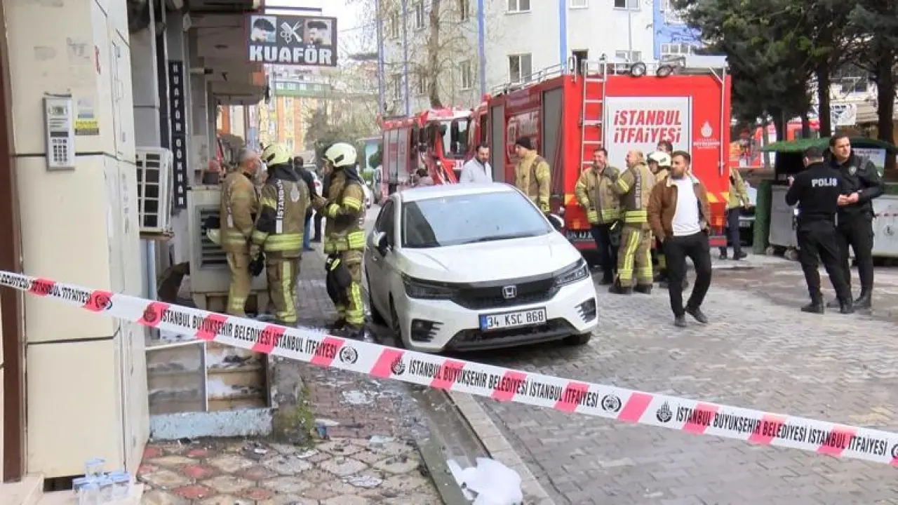 Esenyurtta fırında yangın çıktı; yoldan geçen belediye sulama tankeriyle müdahale edildi