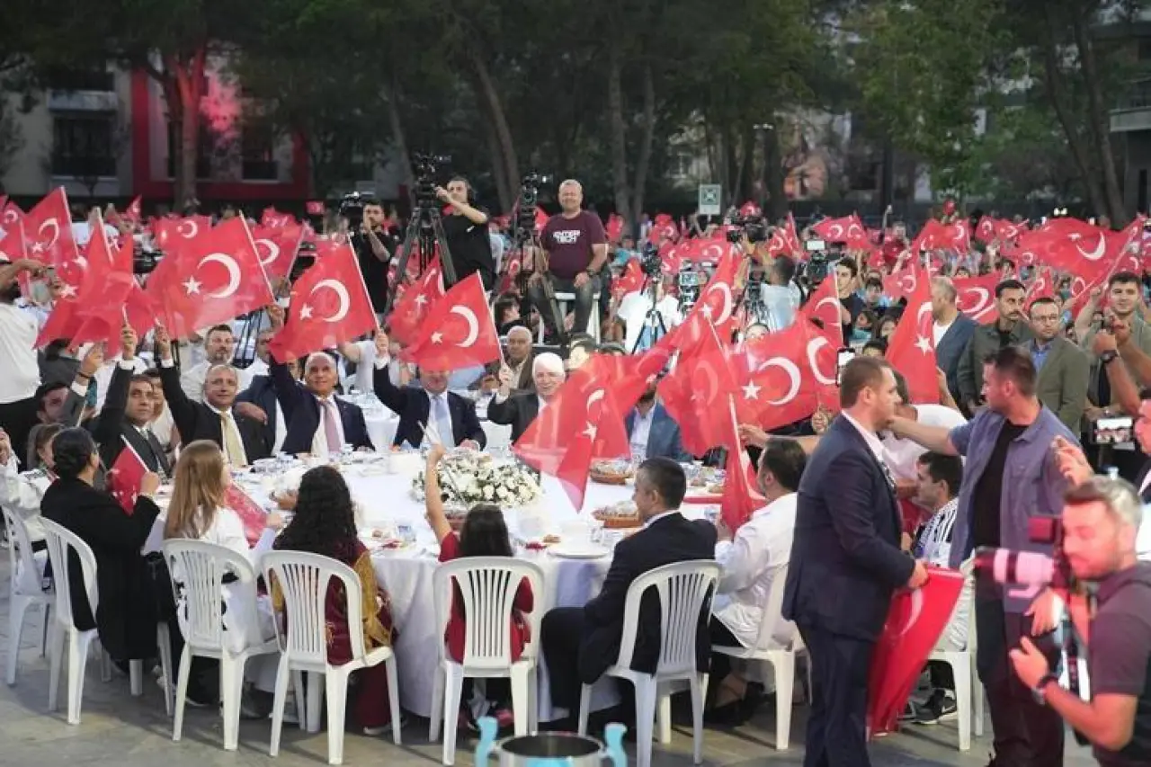 ‘Yılın spor insanı’ eski futbolcu Mesut Özil seçildi