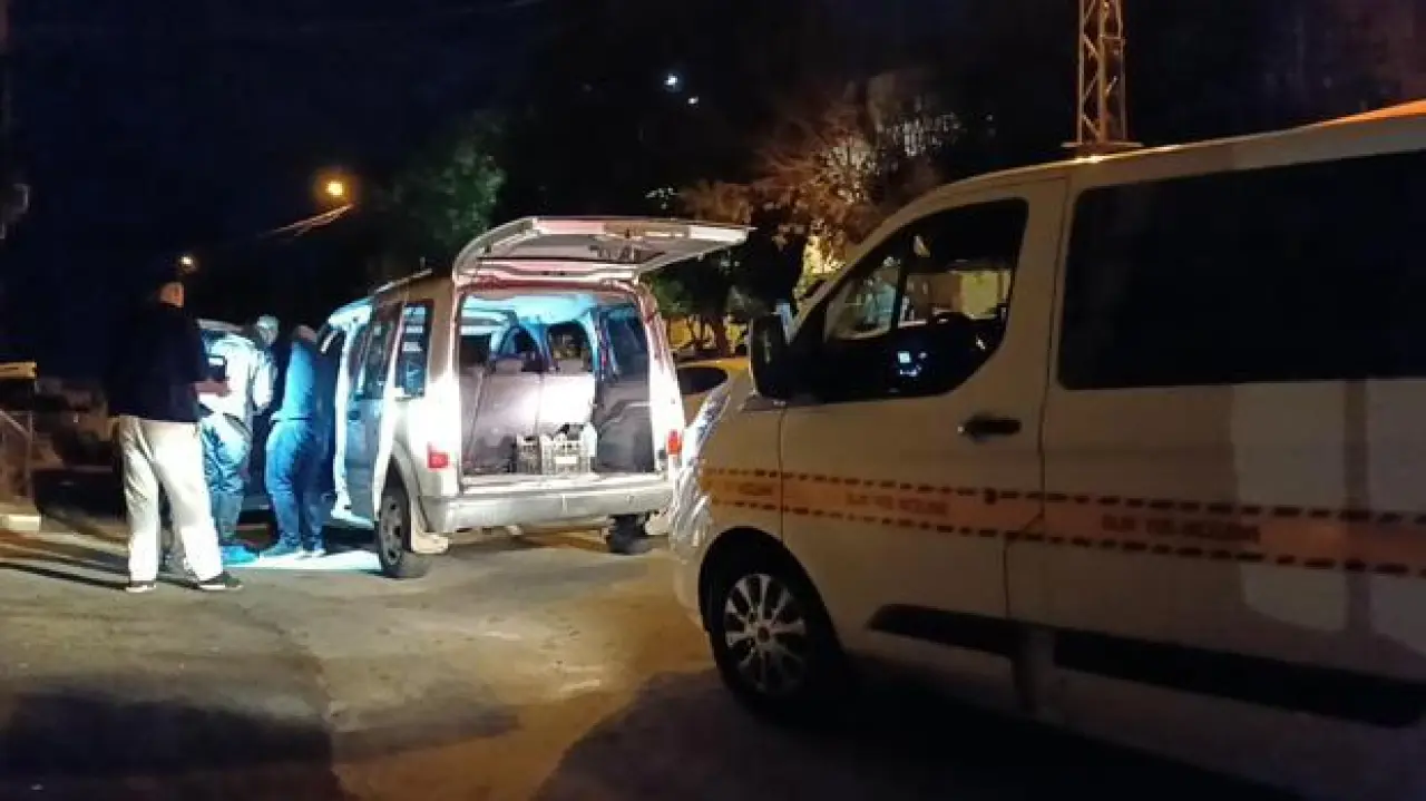 Sokak ortasında tartıştığı arkadaşını bıçakla öldürdü